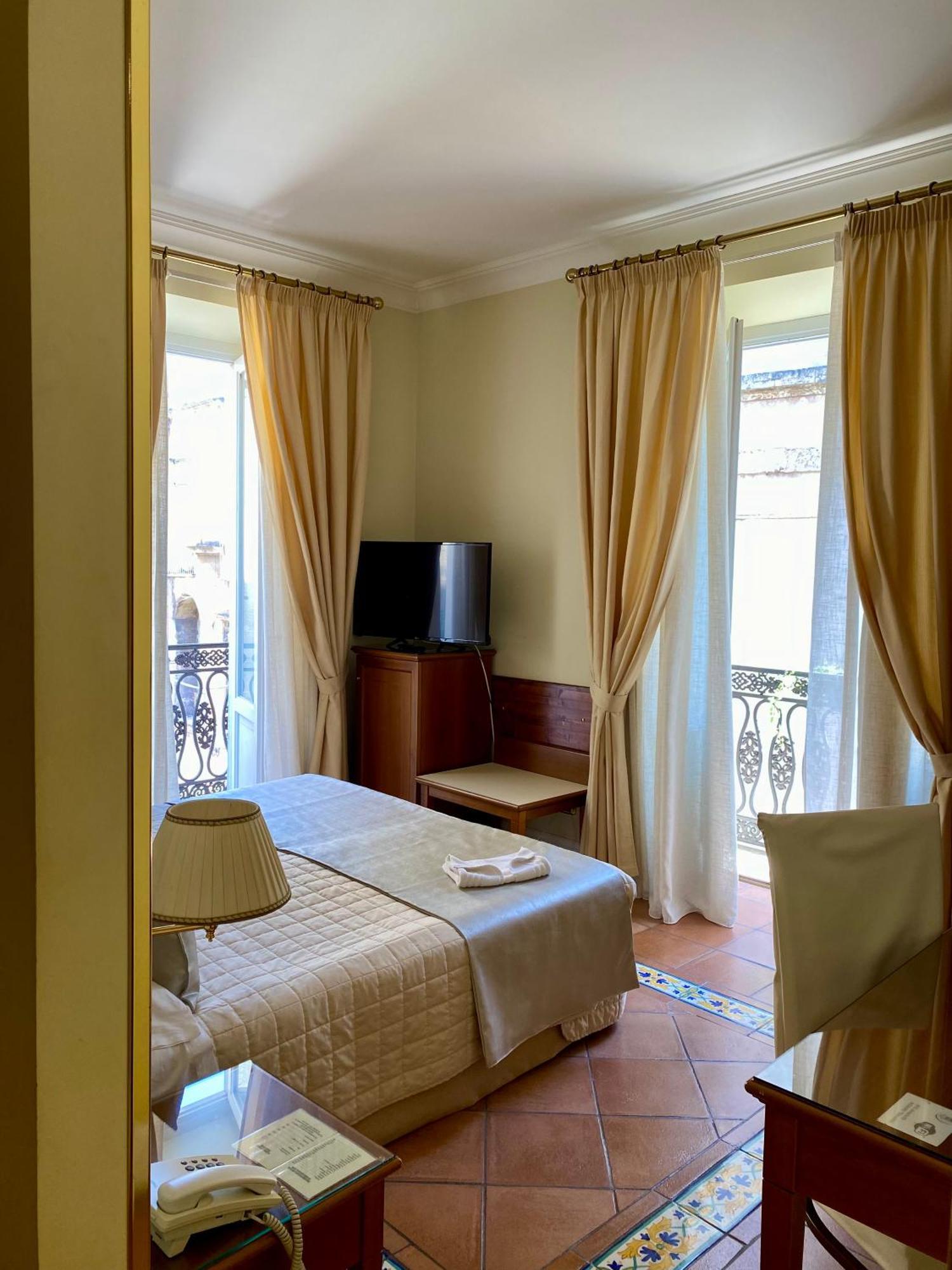 Hotel Akropolis - Museum Hotel Ταράντο Εξωτερικό φωτογραφία